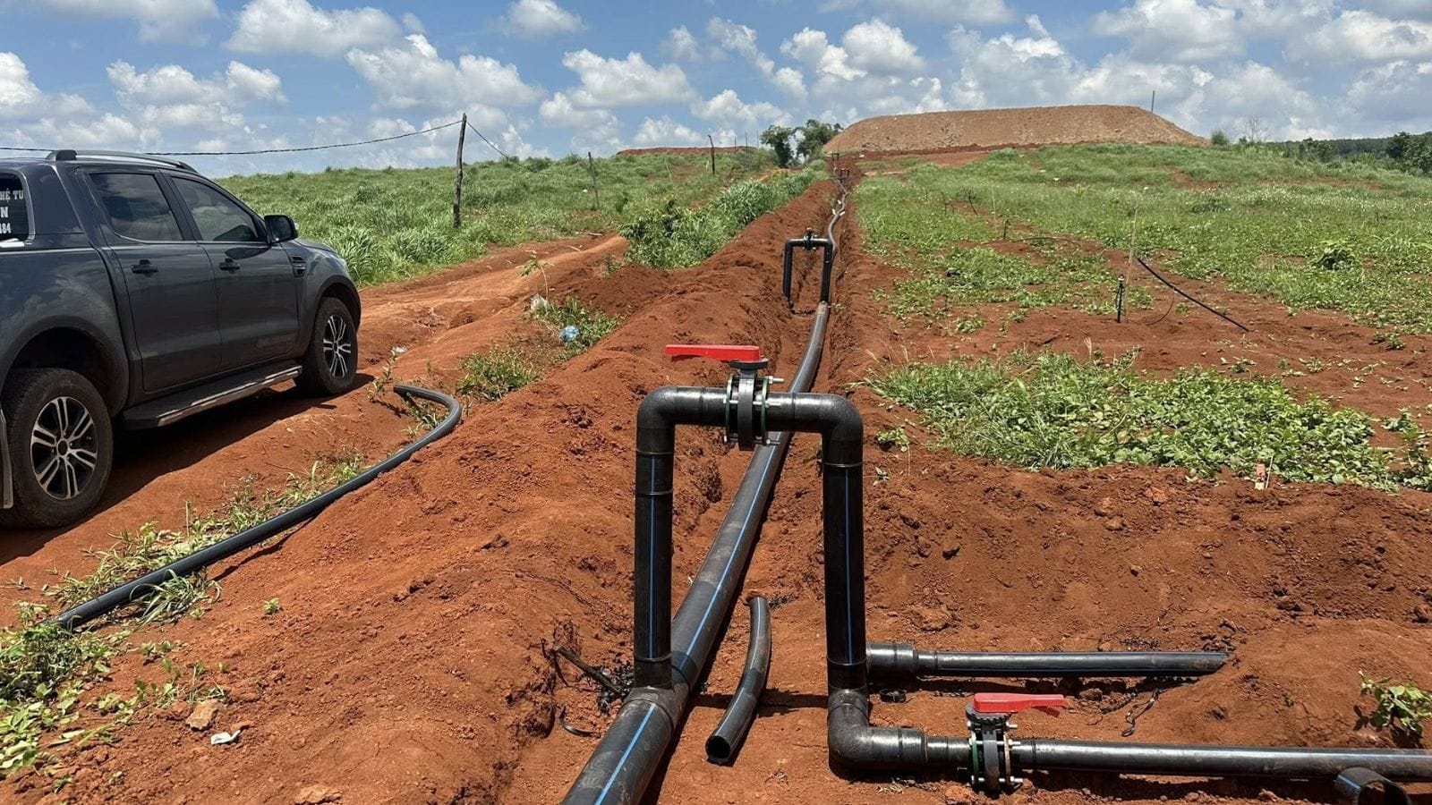 Đào rãnh tưới tự động