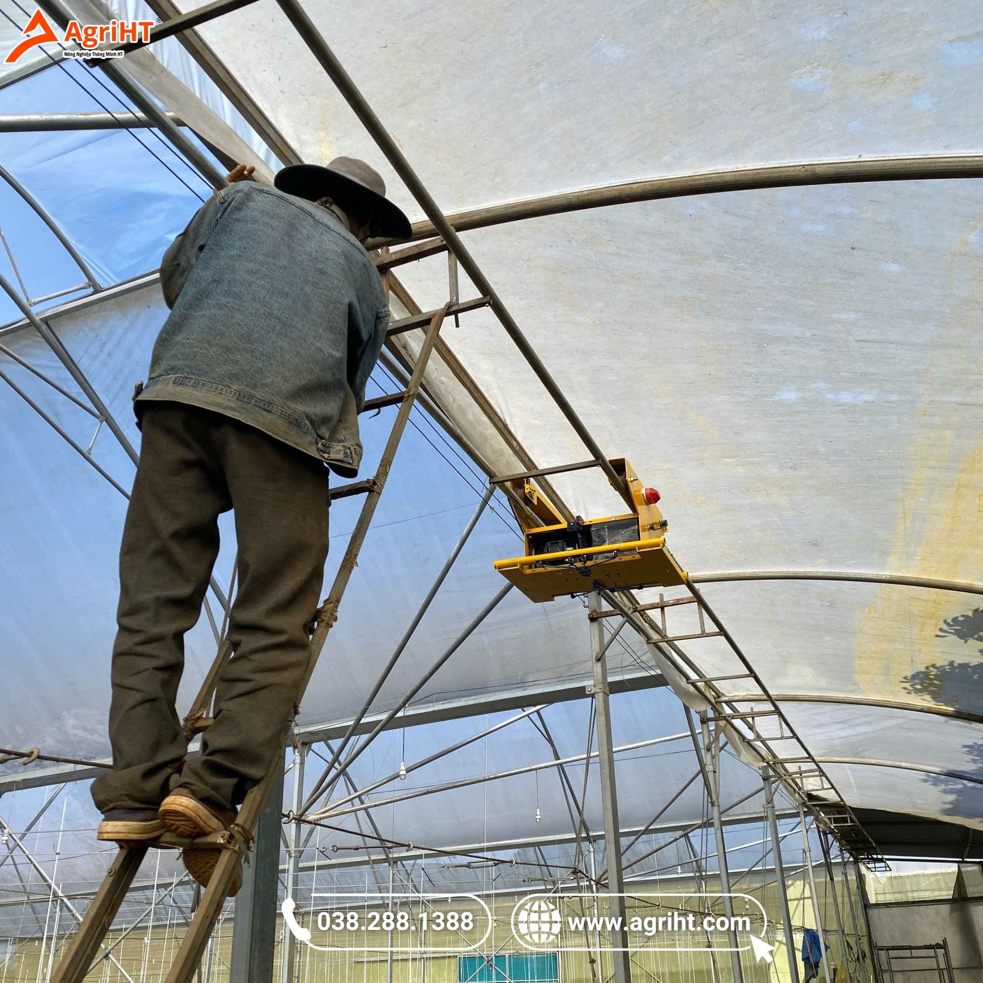 Robot Phun Thuốc Chạy Trên Đường Ray Cho Nhà Kính