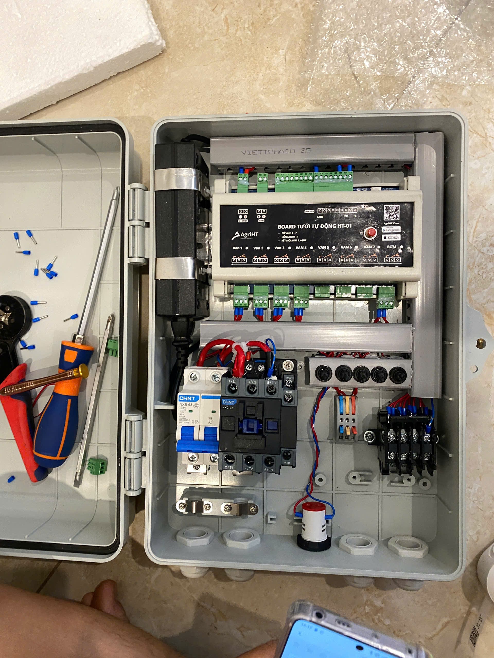 Tủ tích hợp cổng bơm và các van