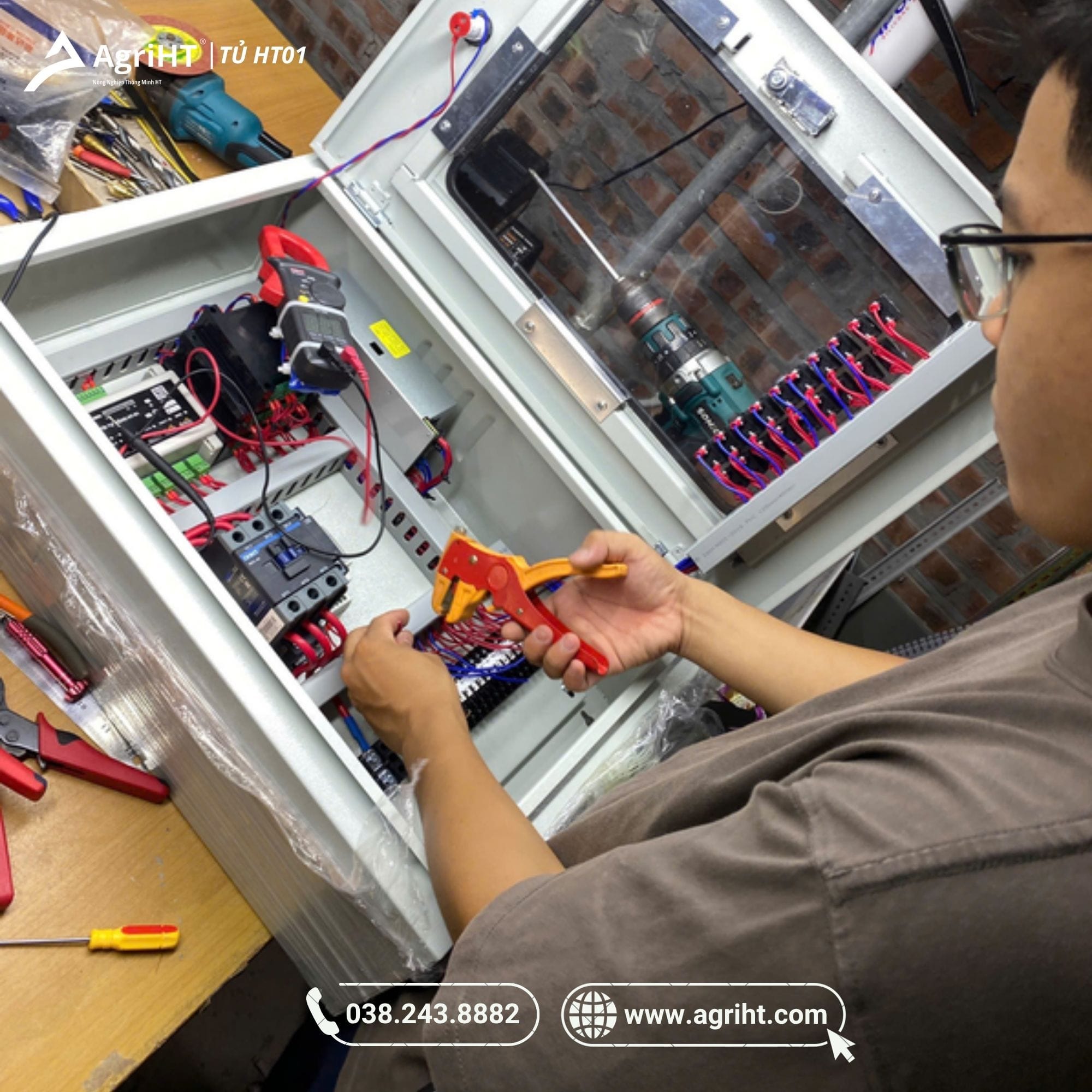 Bỏ panel vào tủ hoàn thiện những bước cuối